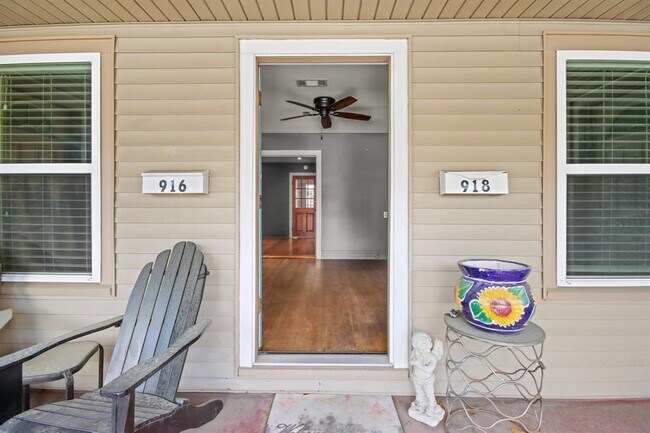 Photo - 916 E Main St