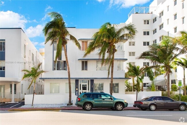 Building Photo - 3710 Collins Ave Unit N-305 Rental