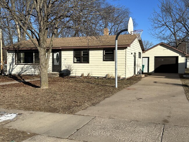 Photo - 136 Elmwood Ln