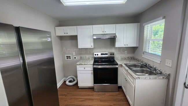 Photo - 2043 Chicago Ave NW