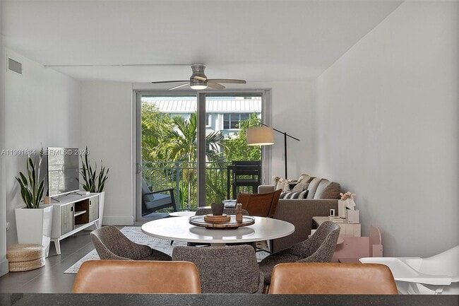 Photo - 777 NE 62nd St Unidad C501