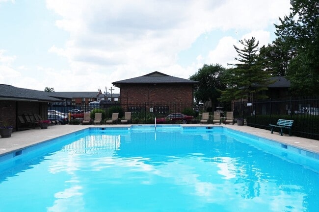 Kingston Square Apartments