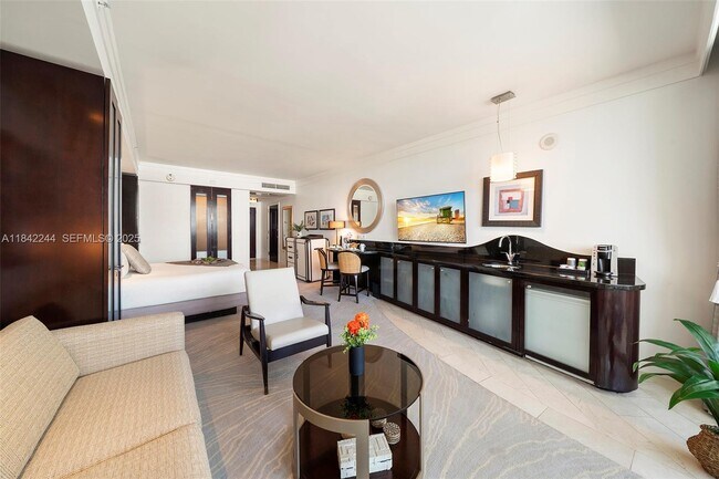 4391 Collins Ave Unit 802