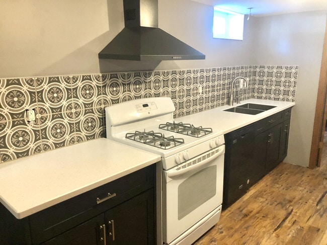 Photo - 426 Elm St Unit Apt 2