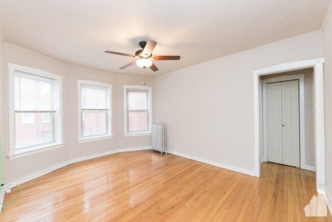 Building Photo - 4025 W Melrose St Unit 29.5-1W