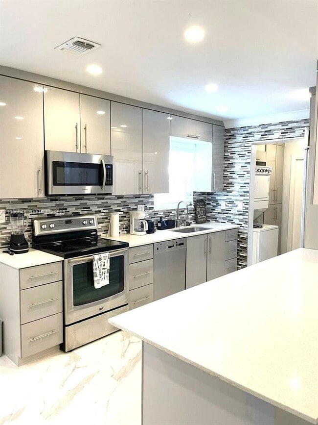 Photo - 223 SW 10th St