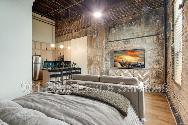 Building Photo - 124 Monroe Ave Unit #205