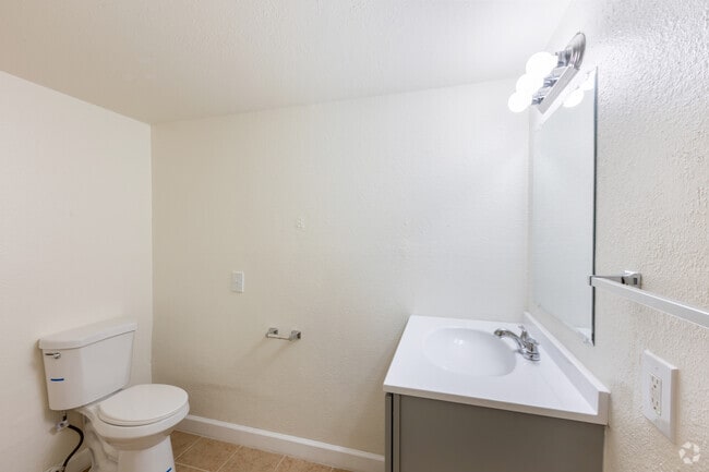 2 habitaciones, 1 baño, 936 pies cuadrados, baño