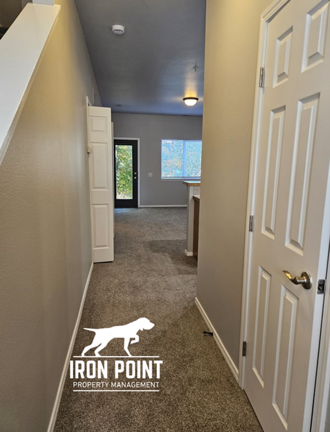 Photo - 35WHITEOAK Unit #102