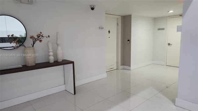 Building Photo - 200 Lakeview Dr Unit 307