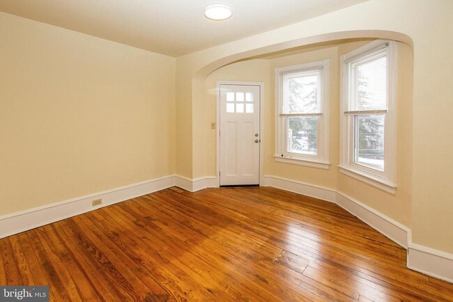 Building Photo - 427 E Main St