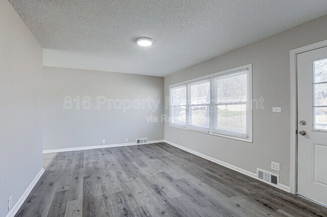 Photo - 11201 Crystal Ave