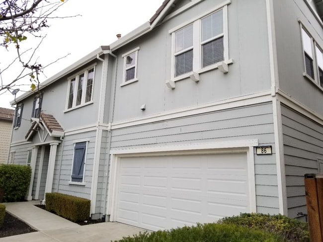 Building Photo - 3 BED 2.5 BATH IN PITTSBURG Rental