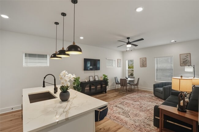 Photo - 8017 Cora St