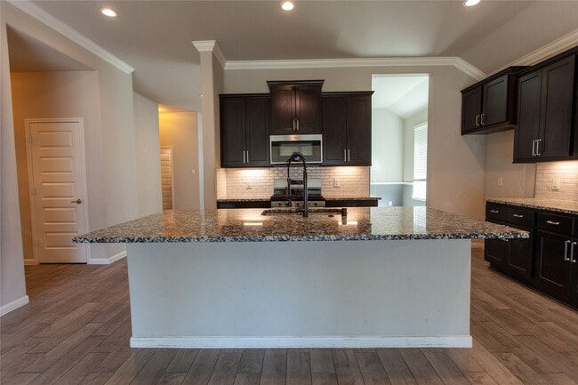 Photo - 5826 Euclid Loop