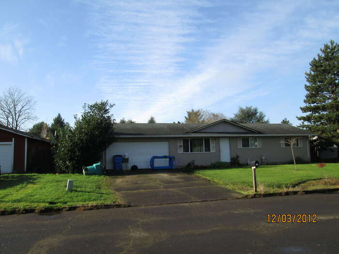 THREE BEDROOM WITH GARAGE IN EAST COUNTY - THREE BEDROOM WITH GARAGE IN EAST COUNTY Casa