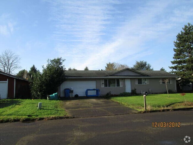 Building Photo - THREE BEDROOM WITH GARAGE IN EAST COUNTY Rental