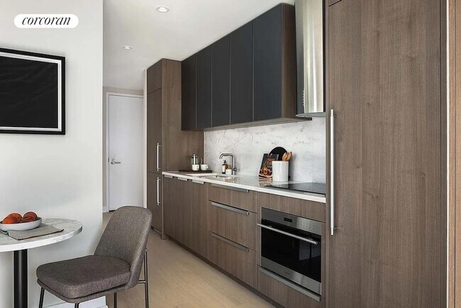 Photo - 451 10th Ave