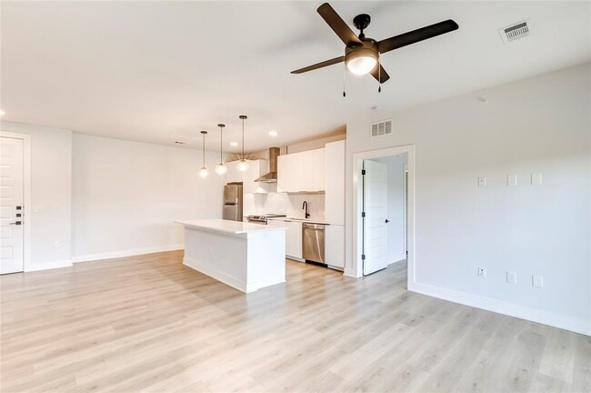 Photo - 2500 Longview St Unit 402