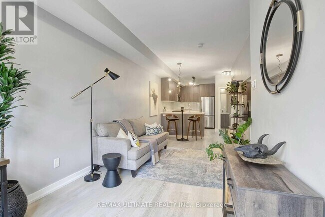 Photo - 140 Broadview Ave