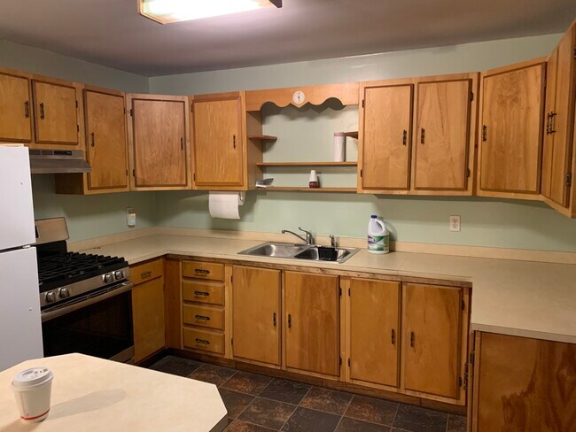 Photo - 19 Fulton St Unidad Left Side