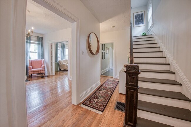 Photo - 911 Nevin Ave