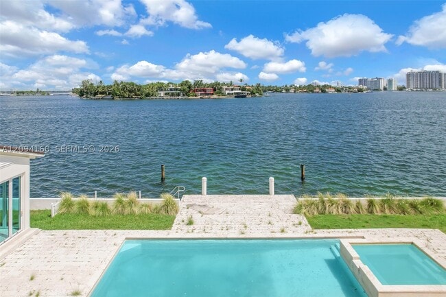 205 N Hibiscus Dr