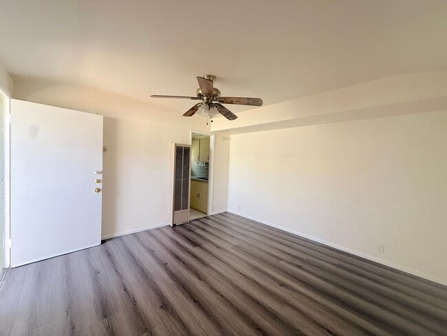 Building Photo - 207-209 S. Mission Dr Unit 209A