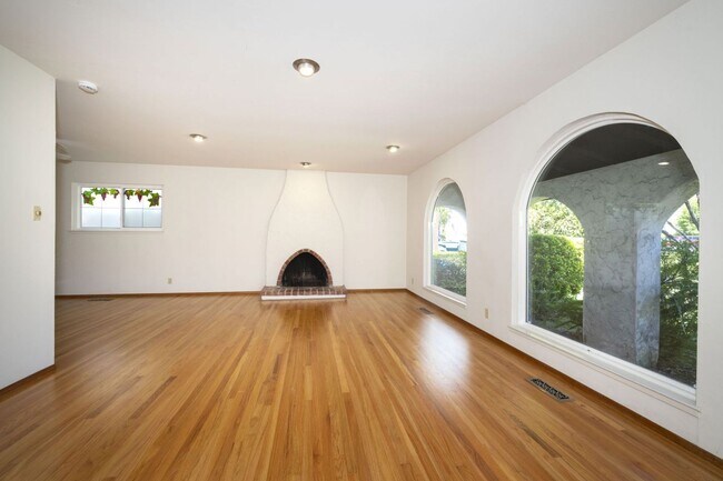 Photo - Beautifully Landscaped 4 Bed, 3 Bath Home- Close to Downtown!