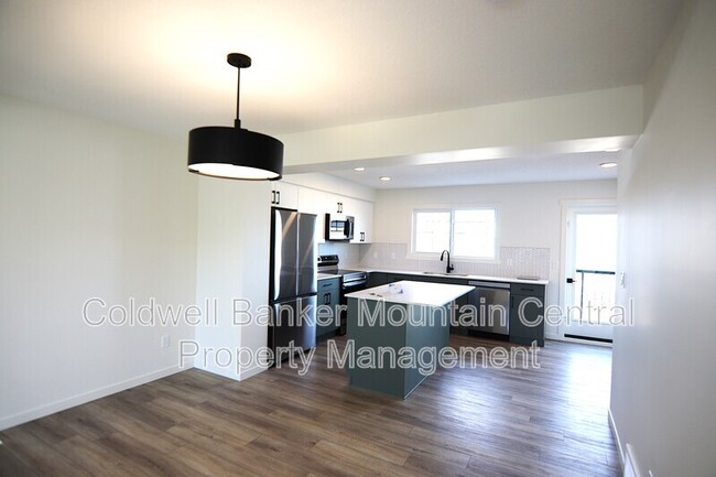 Photo - 22825-22884 84 Ave NW