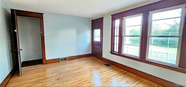 Photo - 320 Jewett Ave