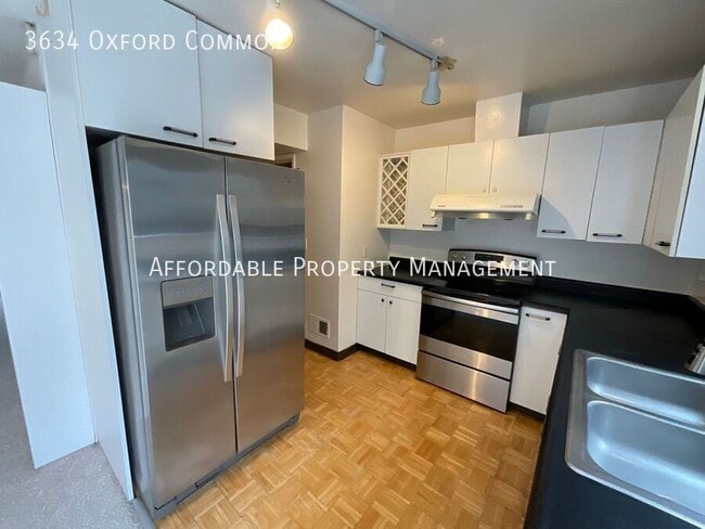 Photo - 3634 Oxford Common