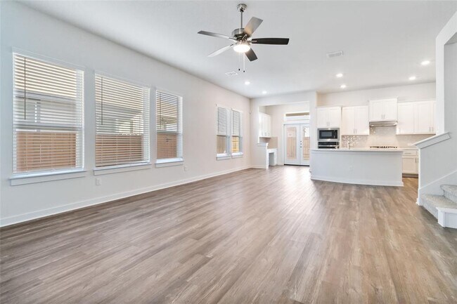 Photo - 217 Snowbell St