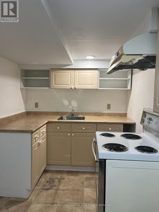 Photo - 592 Radisson Ave