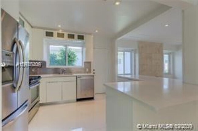 Photo - 9264 Dickens Ave