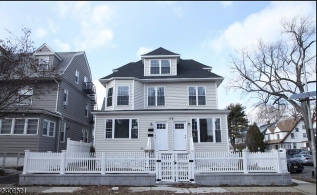 Building Photo - 179 N 19th St Unit 2