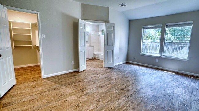 Photo - 711 House Creek Dr