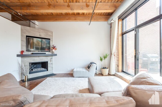 Photo - 2 br, 2 bath Condo - 1750 N Wolcott Ave