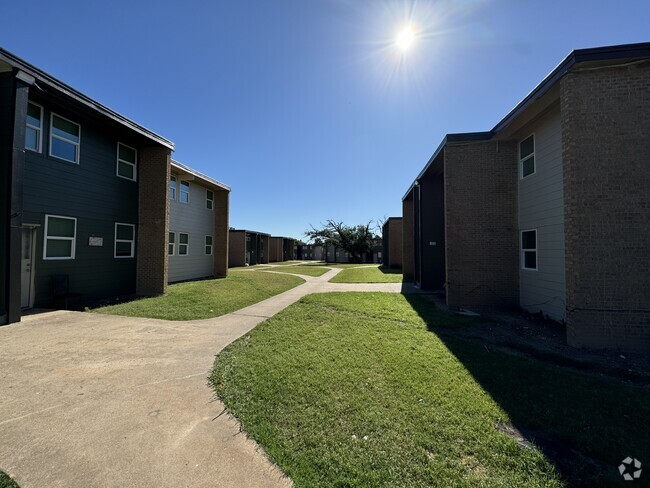 Building Photo - Belle Oaks Apartments