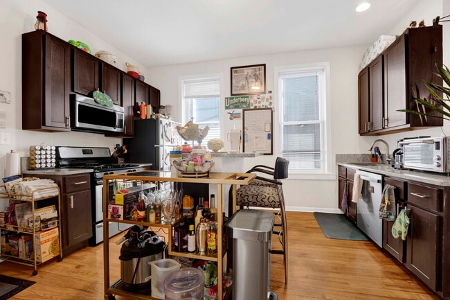 Photo - 1903 W Dickens Ave