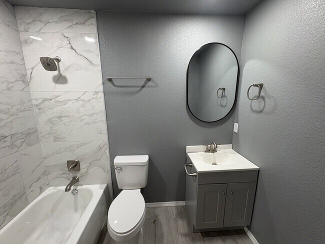 Photo - 5724 N Frankfort Ave