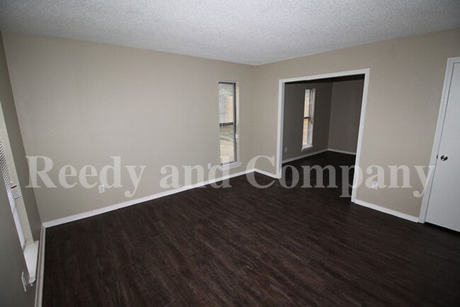 Photo - 2831 Gruber Dr