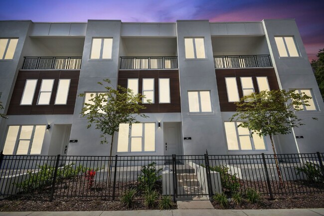 Building Photo - Luxurious 3 Bedroom Condo with Spacious Layout and Prime Location in Tampa, FL! Unit 2