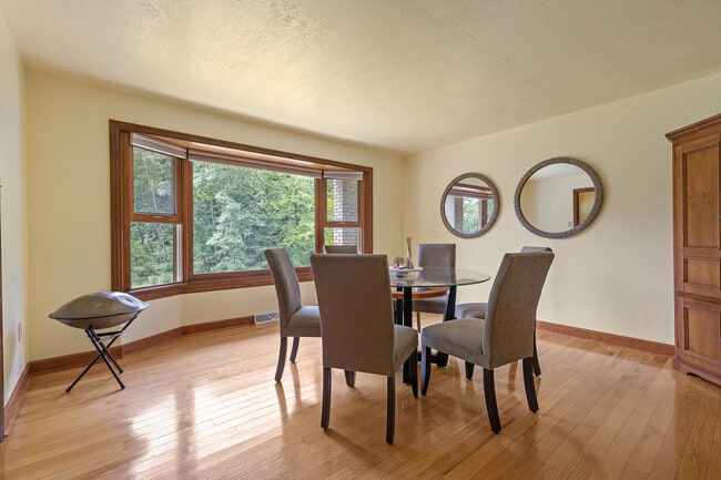 Photo - 5150 Mamont Rd