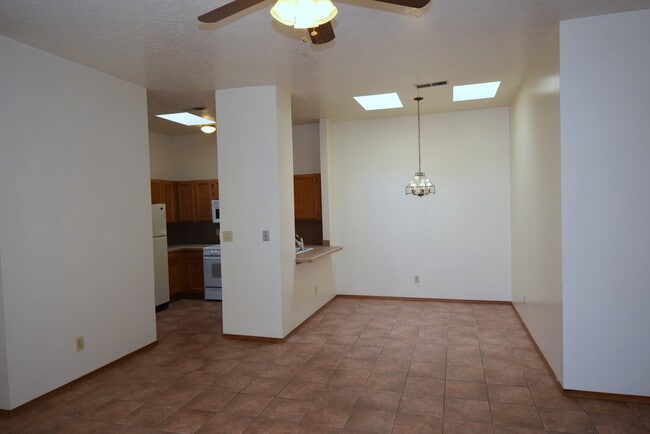 Photo - Great 2 Bedroom + Study Home In Taylor Ranch!