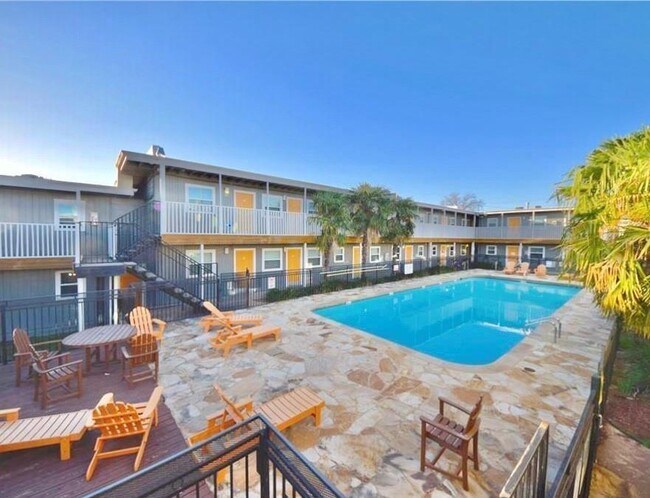 Photo - 2401 Manor Rd Unit 132A