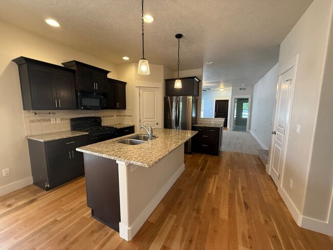 Photo - Spacious 3 Bedroom Home with Main-Level Primary Suite in Greenbriar Commons