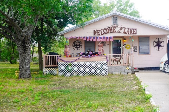 Building Photo - 115 Lake St