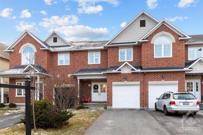 Building Photo - 3 bedroom 2.5 bathroom townhouse Unit 1