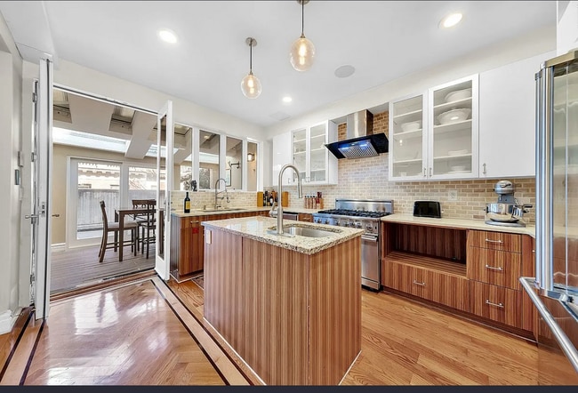 Photo - 32 E 74th St Unidad 3